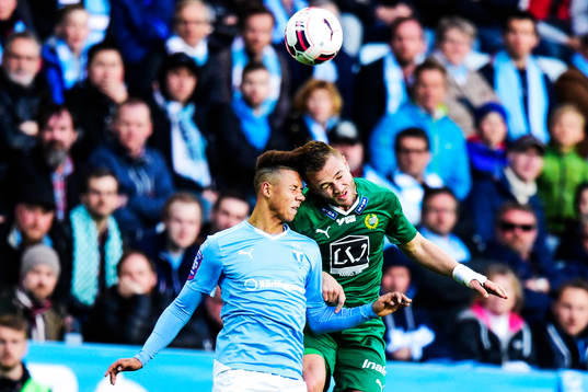 Malmö FFs Tobias Sana och Hammarbys Mats Solheim i en