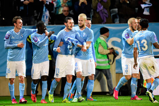 Malmö FFs Agon Mehmeti , m, jublar med lagkamraterna