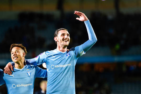 Malmö FFs Tobias Sana och Agon Mehmeti jublar