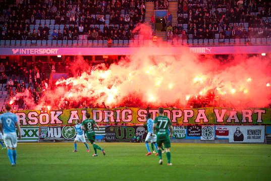 Hammarbyklacken bränner en stor mängd bengaler
