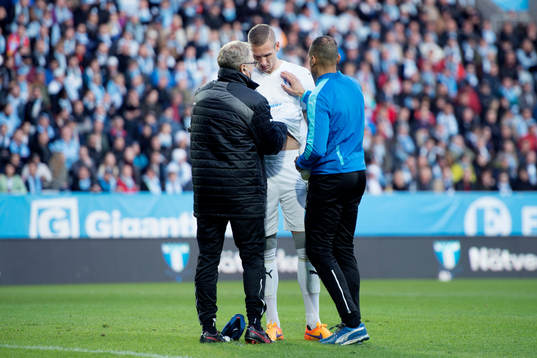 Malmö FFs målvakt Robin Olsen får pulsen och