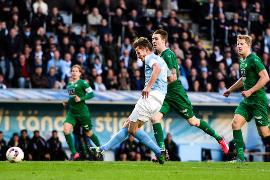 Malmö FFs Markus Rosenberg skjuter in 1-0