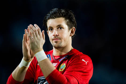 Hammarbys målvakt Johannes Hopf tackar publiken