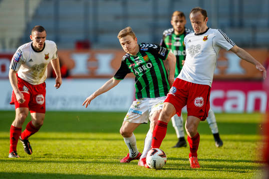 Gais Adam Eriksson och Östersunds Dragan Kapcevic