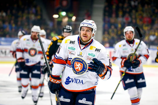 Växjös Erik Josefsson  jublar