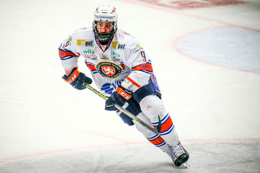 Växjös Josh Hennessy med galler
