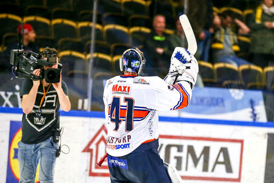 Växjös målvakt Cristopher Nihlstorp  jublar