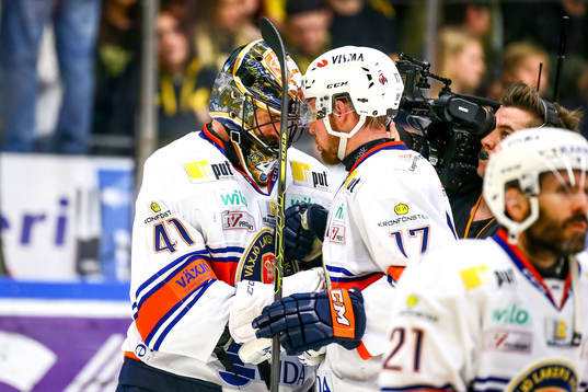 Växjös målvakt Cristopher Nihlstorp  och Alexander