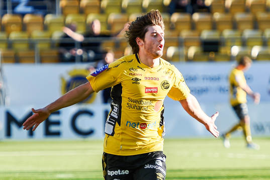 Elfsborgs Arber Zeneli firar