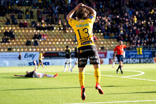 Elfsborgs Arber Zeneli firar