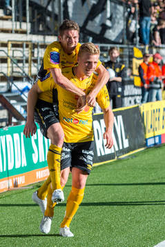 Elfsborgs Marcus Rohdén och Per Frick jublar