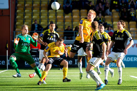 Elfsborgs Per Frick nickar in bollen till 1-1