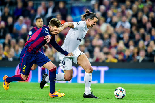 Barcelonas Gerard Piqué och PSGs Zlatan Ibrahimović
