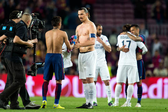 PSGs Zlatan Ibrahimović byter tröja med Barcelonas Neymar