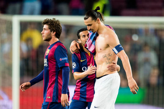 PSGs Zlatan Ibrahimović kramas med  Barcelonas Pedro