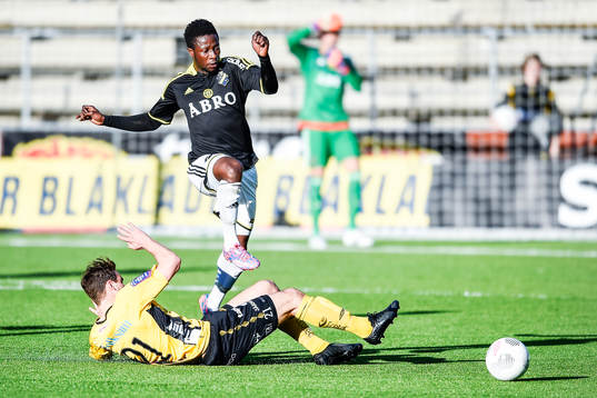 s Ebenezer Ofori och Elfsborgs Henning Hauger