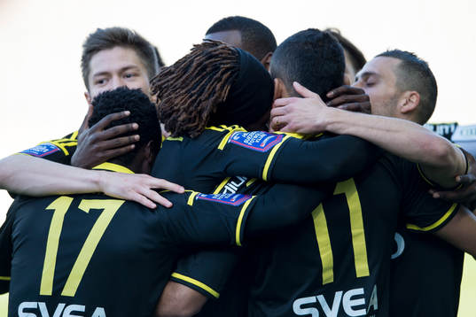 AIKs spelare jublar