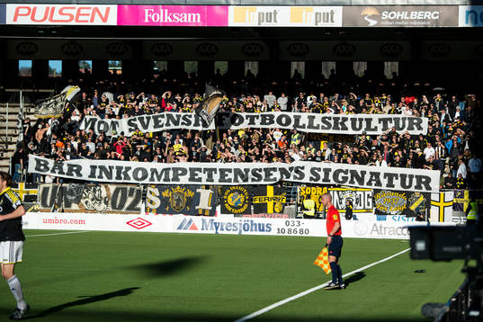 s supportrar med banderoller