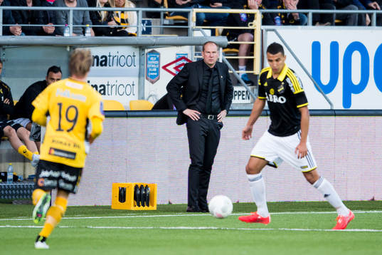 Elfsborgs manager Magnus Haglund står vid sidlinjen