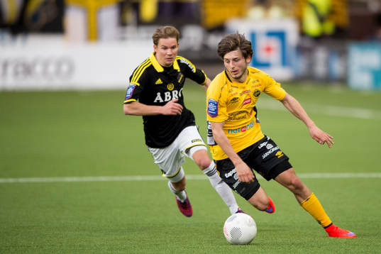 s Johan Blomberg bakom sig