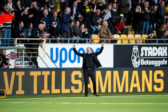Elfsborgs manager Magnus Haglund jublar