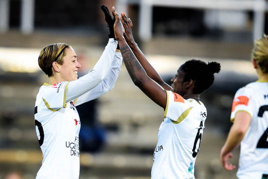 Rosengårds Therese Sjögran och Anita Asante jublar