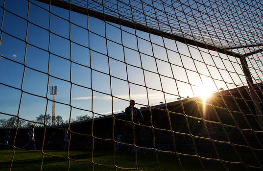 Solen går ner över Stadion