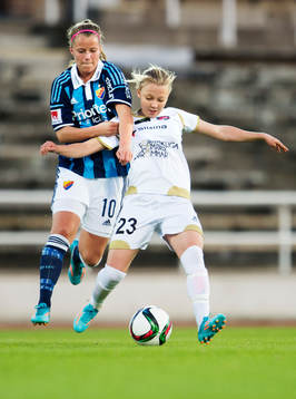 Djurgårdens Madeleine Stegius utmanas av Rosengårds