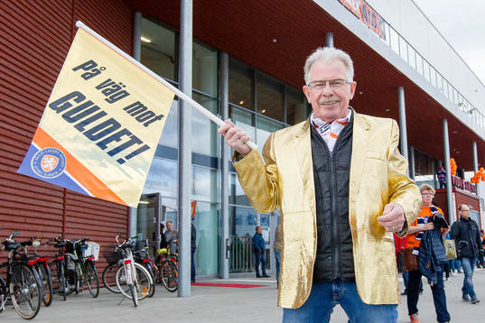 Guldklädd Växjösupporter