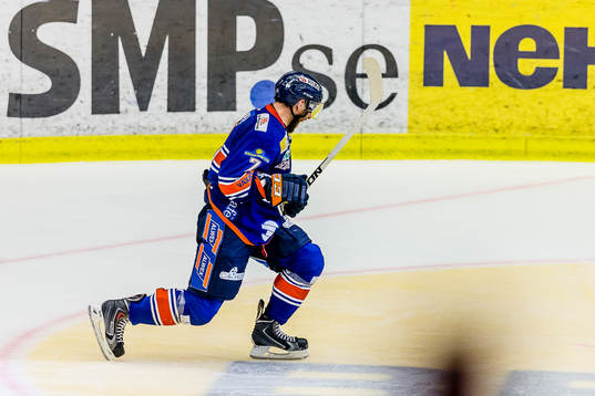 Växjös Jeff Tambellini jublar
