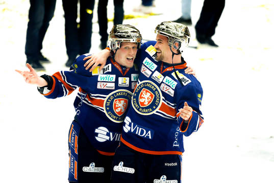 Växjös Niclas Lundgren och Eddie Larsson jublar
