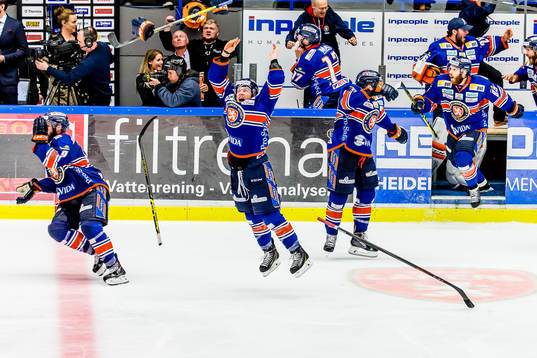 Växjös Patrik Lundh jublar när SM-guldet är klart