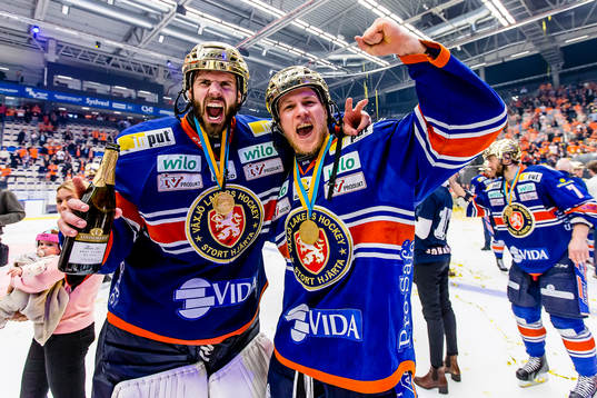 Växjös målvakt Cristopher Nihlstorp och Patrik Lundh