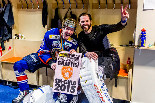 Växjös Gustav Rydahl  och målvakt Cristopher Nihlstorp