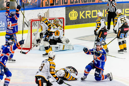 Växjös Tuomas Kiiskinen gör mål 3-2 bakom Skellefteås