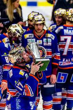 Växjös Alexander Johansson med SM-bucklan