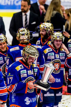 Växjös Alexander Johansson med SM-bucklan