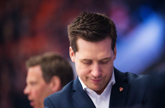 Växjös tränare Sam Hallam deppar