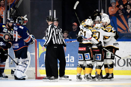 Växjös målvakt Cristopher Nihlstorp deppar och