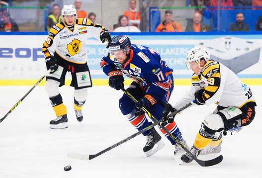 Växjös Alexander Johansson utmanas av Skellefteås Patrik