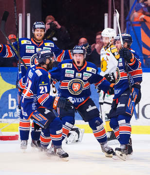 Jubel bland Växjös spelare