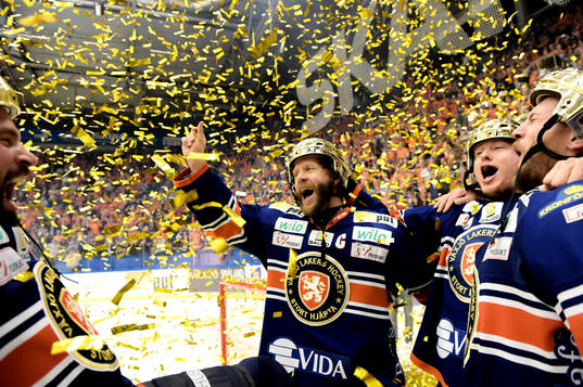 Växjös Tomi Kallio jublar