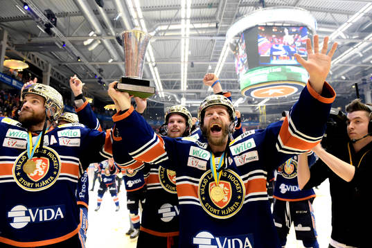 Växjös Tomi Kallio jublar