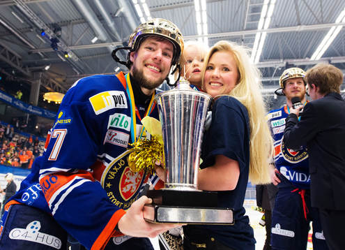 Växjös Robert Rosén med pokalen
