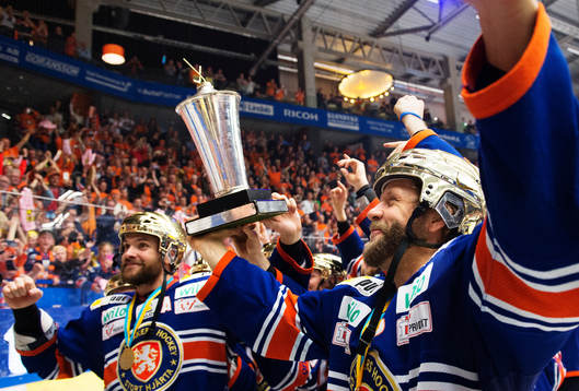 Växjös Noah Welch och Tomi Kallio jublar