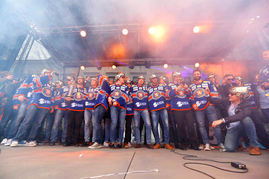 Växjö firar SM-guld på Stortorget