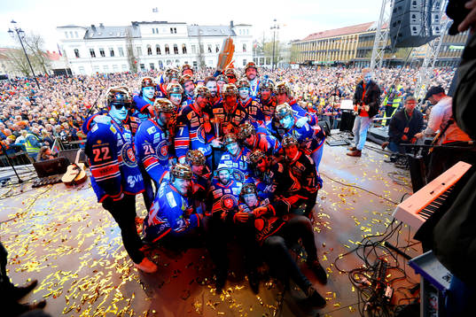 Växjö firar SM-guld på Stortorget