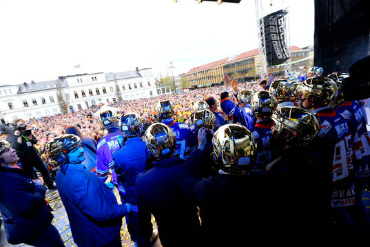 Växjö firar SM-guld på Stortorget