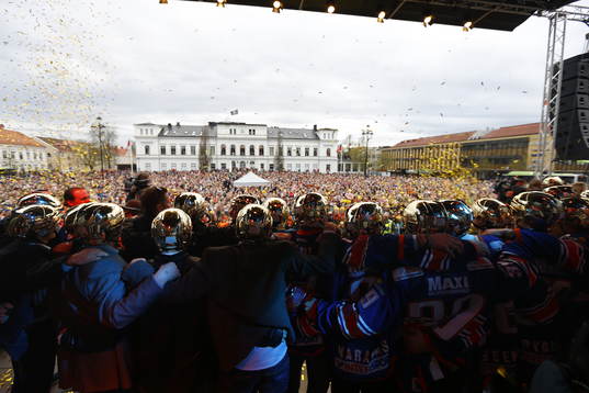 Växjö firar SM-guld på Stortorget