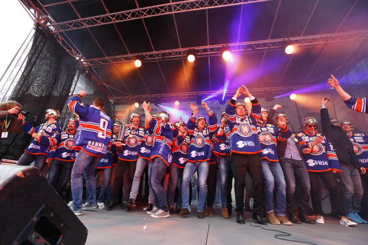 Växjö firar SM-guld på Stortorget